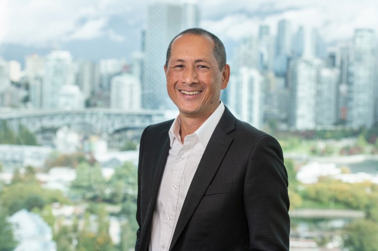 Ed Tsumura, 客户服务部高级副总裁