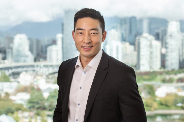 Grant Chang, 土地部高级副总裁