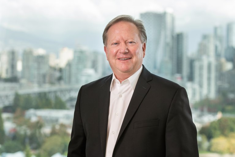 Ralph Archibald, 銷售部高級副總裁