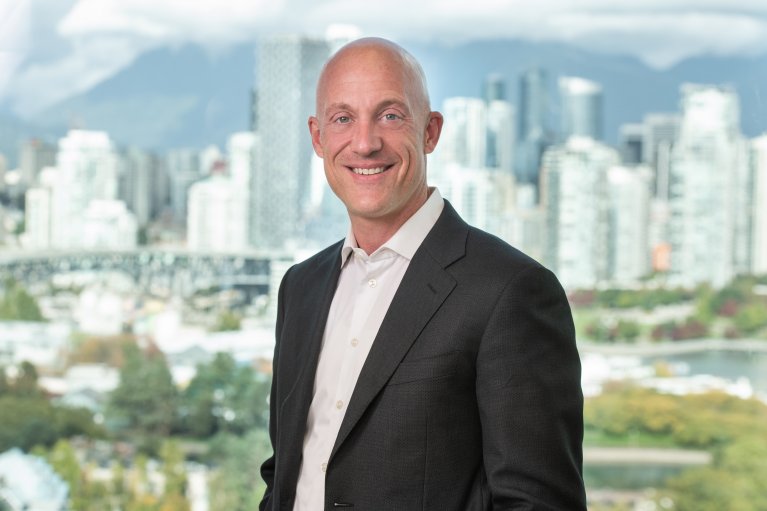 Robert Bruno, 财务部高级副总裁